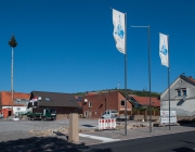 Kurz vor der Eröffnung erhält der Rathausplatz den letzten Schliff.