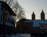 Geschwister-Scholl-Schule und kath. Kirche